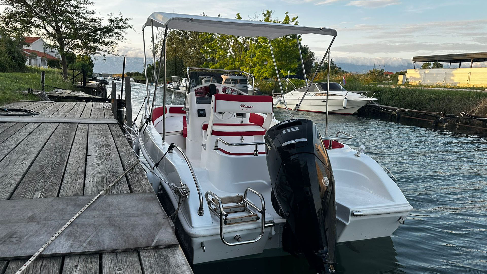 Blumax 19 Open rear view